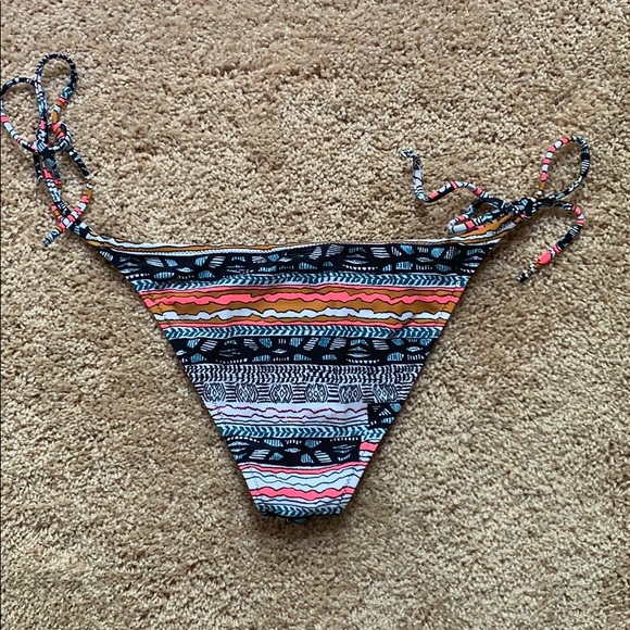 Volcom Bikini Top + Bottom - Picture 5 of 5